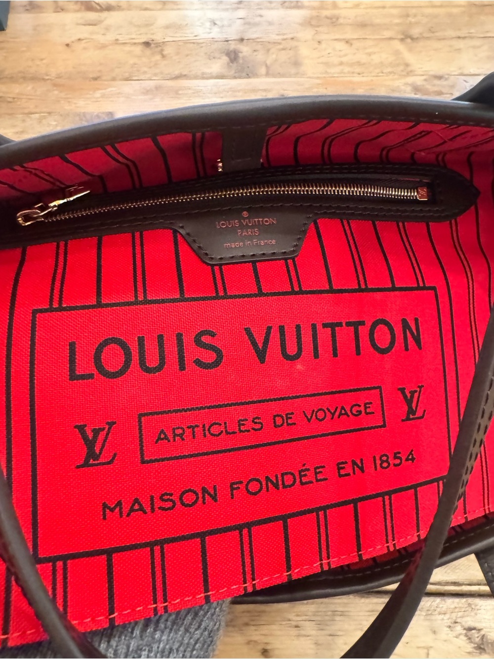 Louis Vuitton | Neverfull PM Tote Bag in the Damier Ebene Pattern - Picture 10 of 12